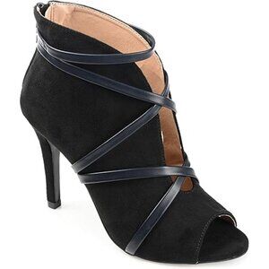 Journee Collection Women's Wide Width Samara Bootie